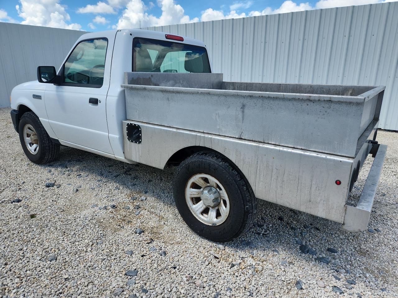 2011 Ford Ranger Белый vin: 1FTKR1AD4BPB17886 Damage: Left Front Door, Dent(S) W/No Paint Dmg, < 1/8 Inch