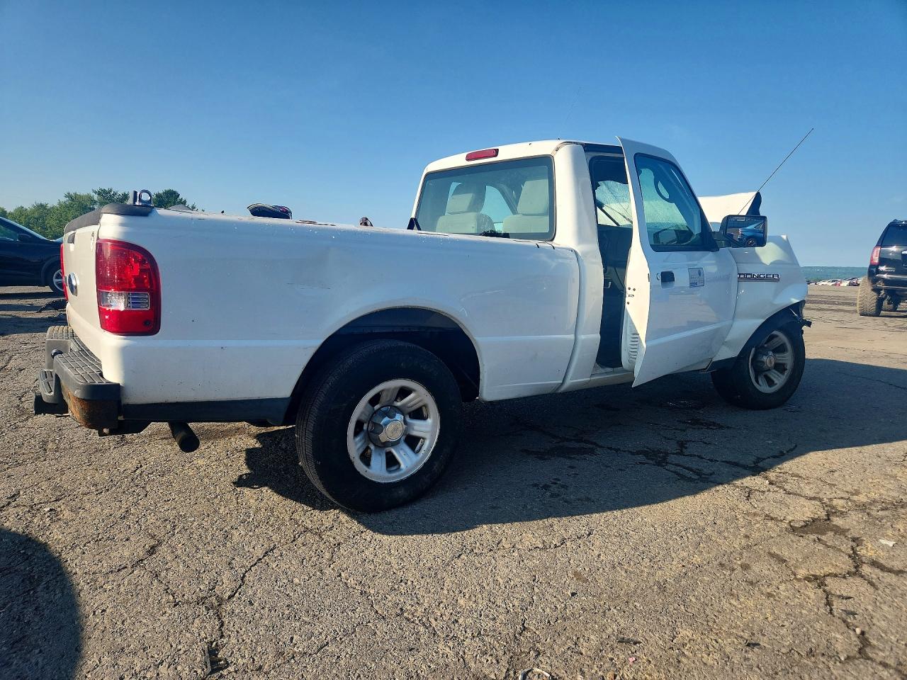 2011 Ford Ranger White vin: 1FTKR1AD5BPA72375