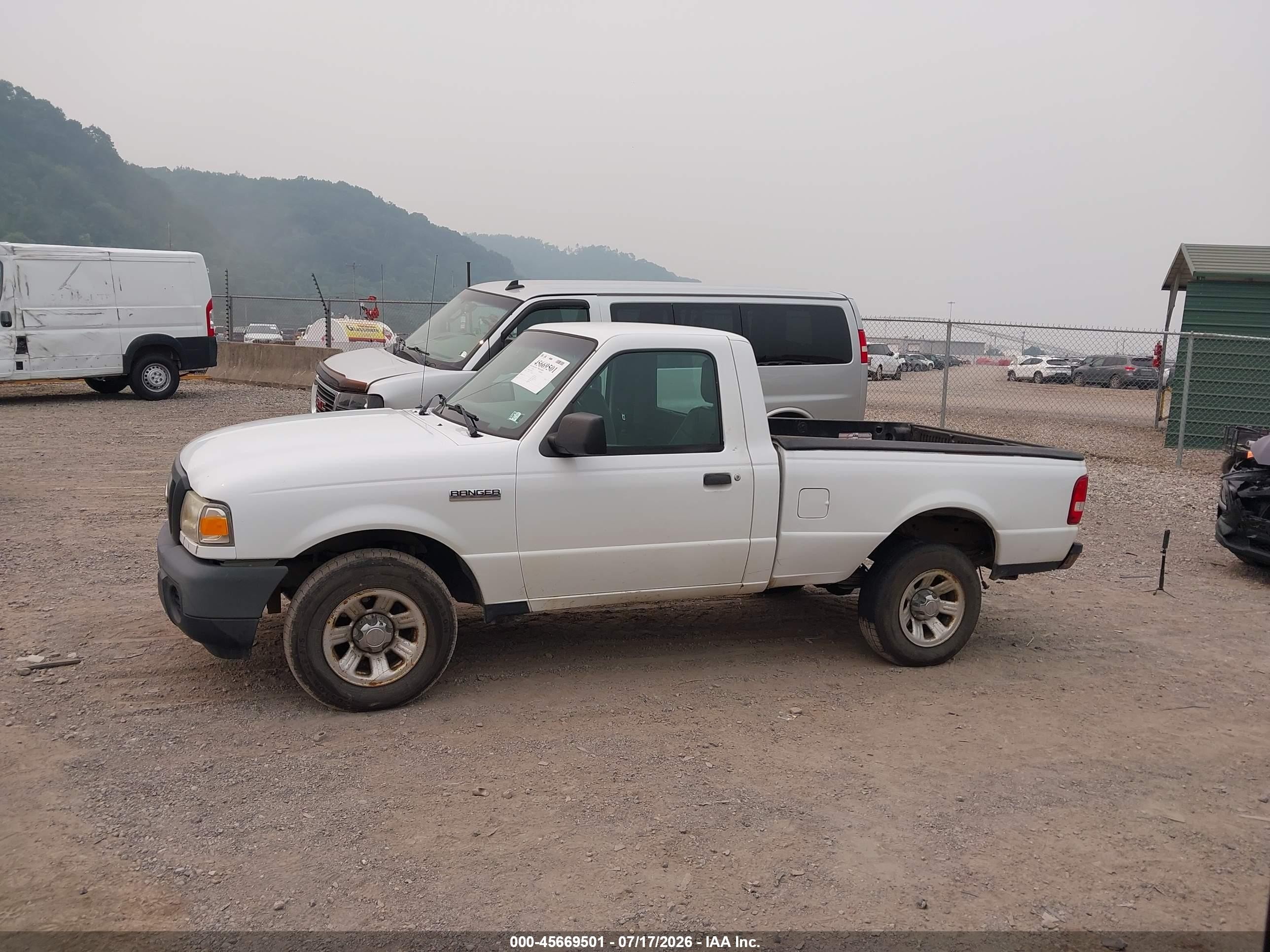 2011 Ford Ranger Xl White vin: 1FTKR1AD7BPA39622