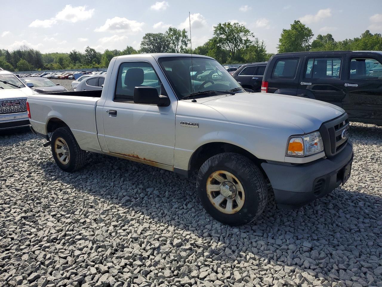 2011 Ford Ranger Silver vin: 1FTKR1AD7BPA85581