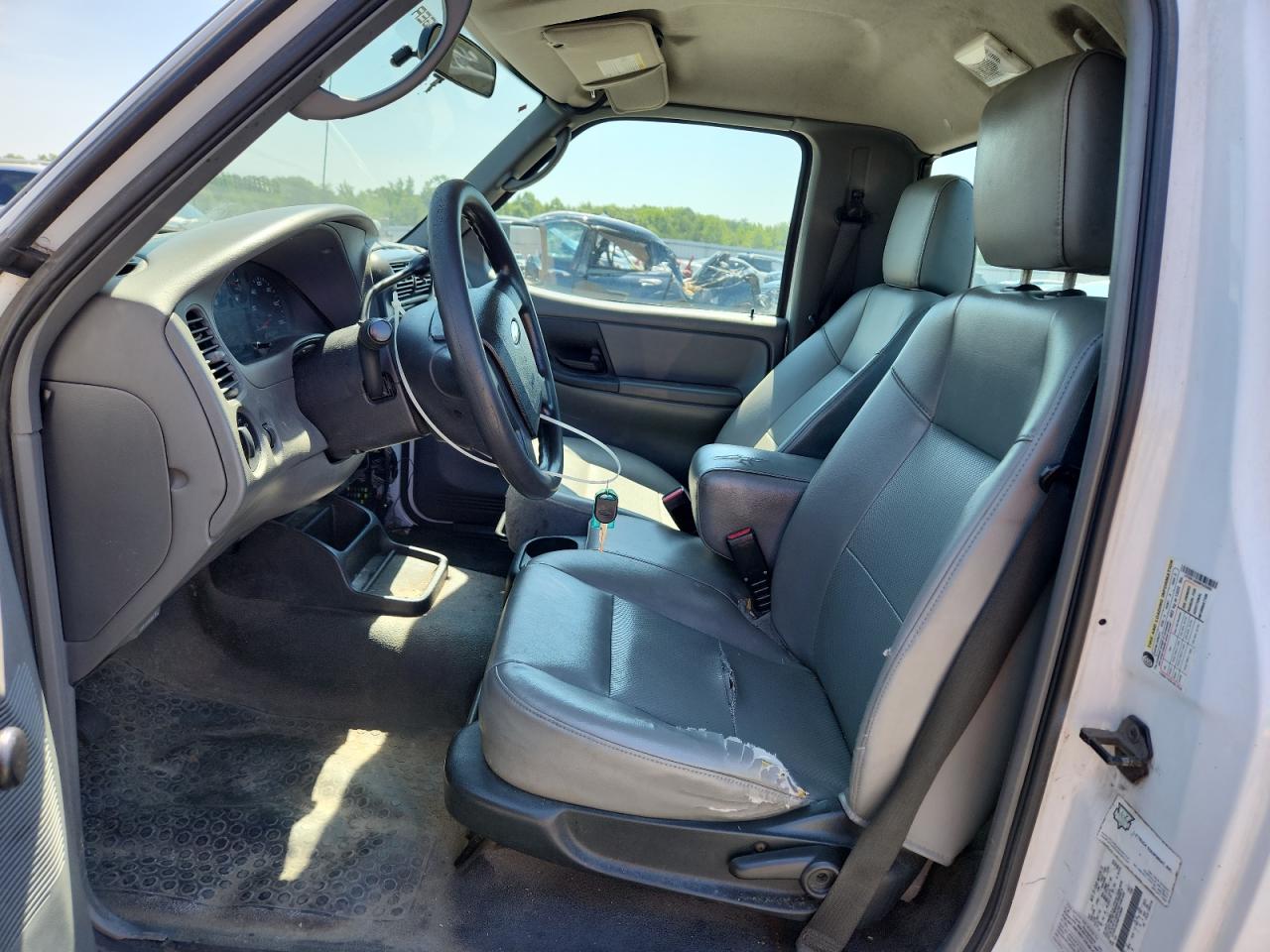 2011 Ford Ranger Белый vin: 1FTKR1AD9BPA25690 Damage: Left Front Seat, Torn, > 12 Inches