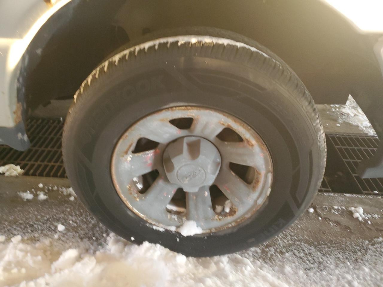 2011 Ford Ranger Super Cab Серебряный vin: 1FTKR1ED0BPA71158 Damage: Right Front Wheel, Corrosion, > 12 Inches