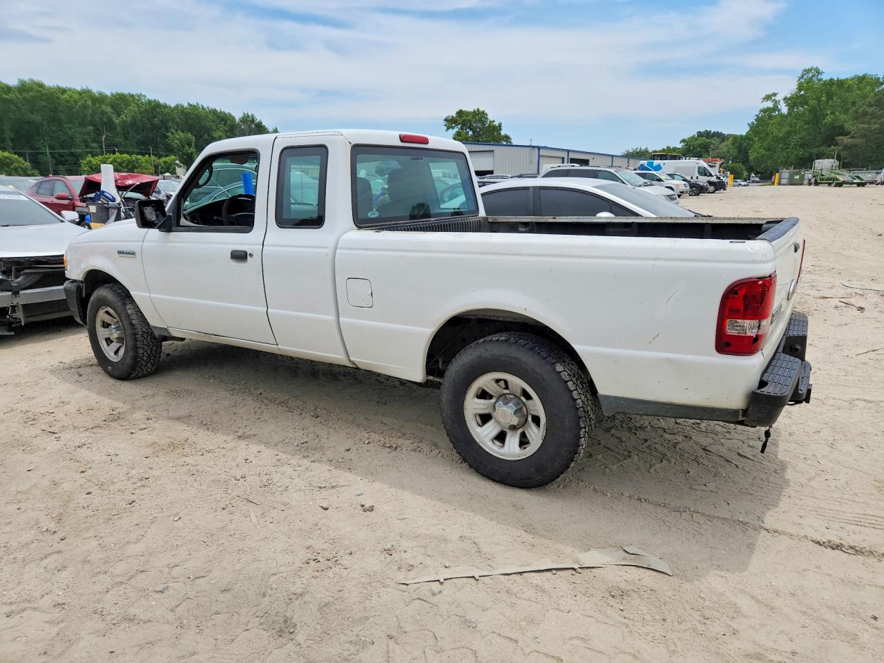 2010 Ford Ranger Super Cab White vin: 1FTKR1ED3APA22440