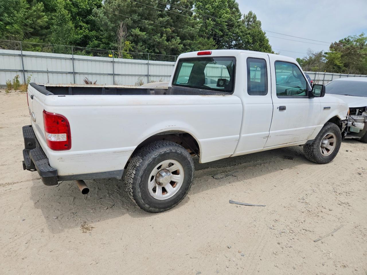 2010 Ford Ranger Super Cab White vin: 1FTKR1ED3APA22440