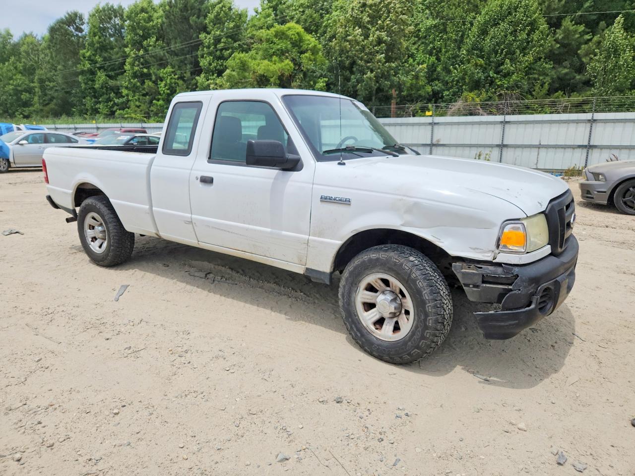 2010 Ford Ranger Super Cab White vin: 1FTKR1ED3APA22440