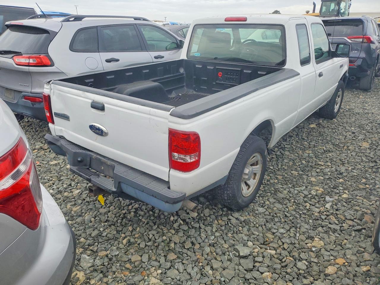 2011 Ford Ranger Super Cab White vin: 1FTKR1ED4BPA93339