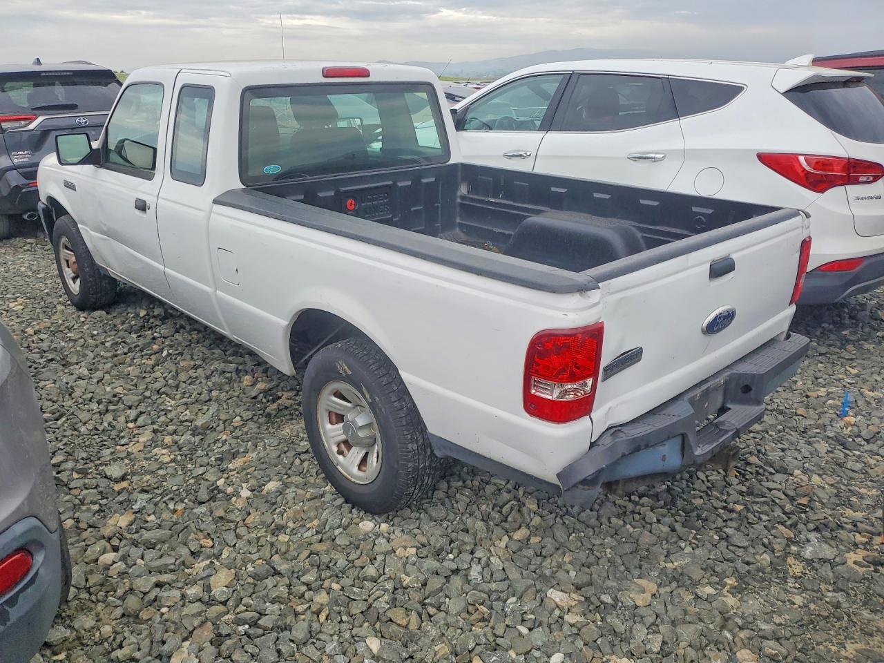 2011 Ford Ranger Super Cab White vin: 1FTKR1ED4BPA93339