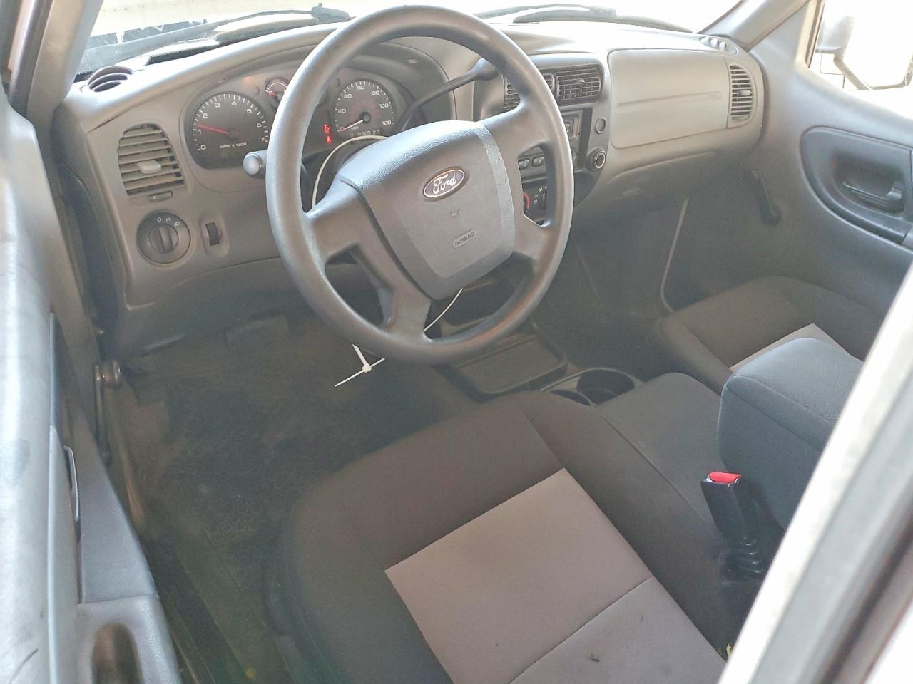 2011 Ford Ranger Super Cab White vin: 1FTKR1ED5BPA25308
