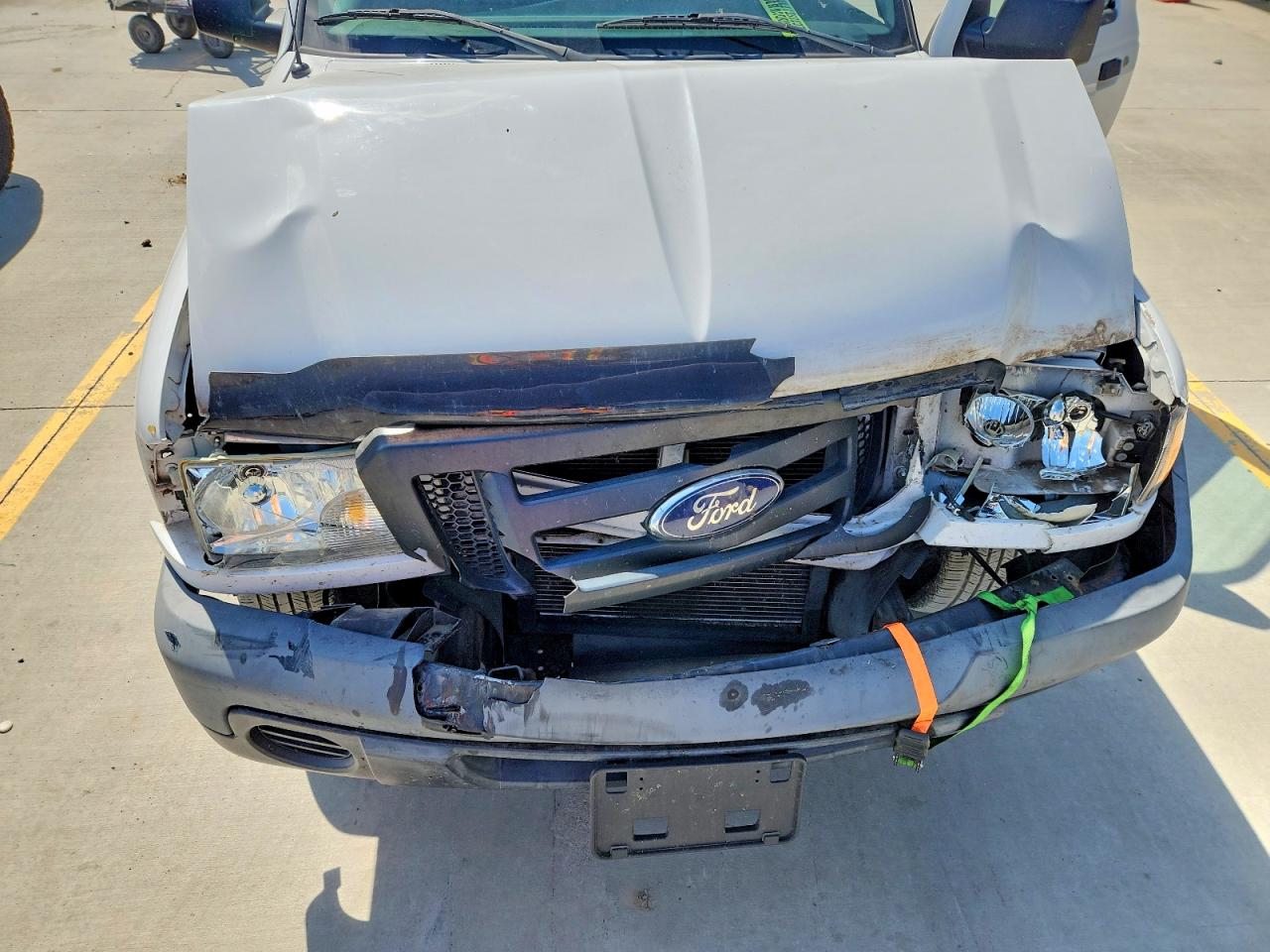 2010 Ford Ranger Super Cab White vin: 1FTKR1ED8APA11983