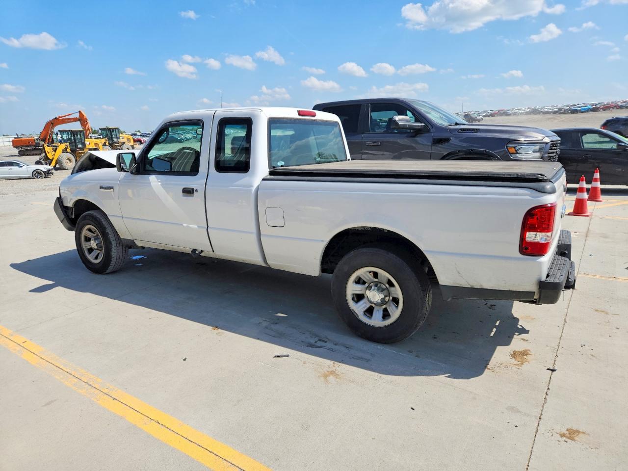 2010 Ford Ranger Super Cab White vin: 1FTKR1ED8APA11983
