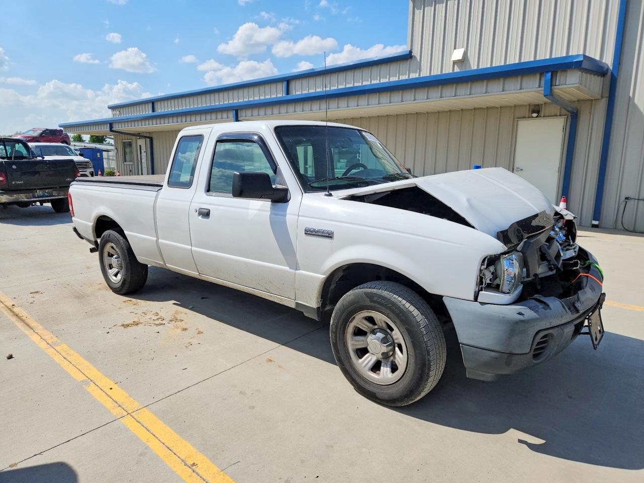 2010 Ford Ranger Super Cab White vin: 1FTKR1ED8APA11983