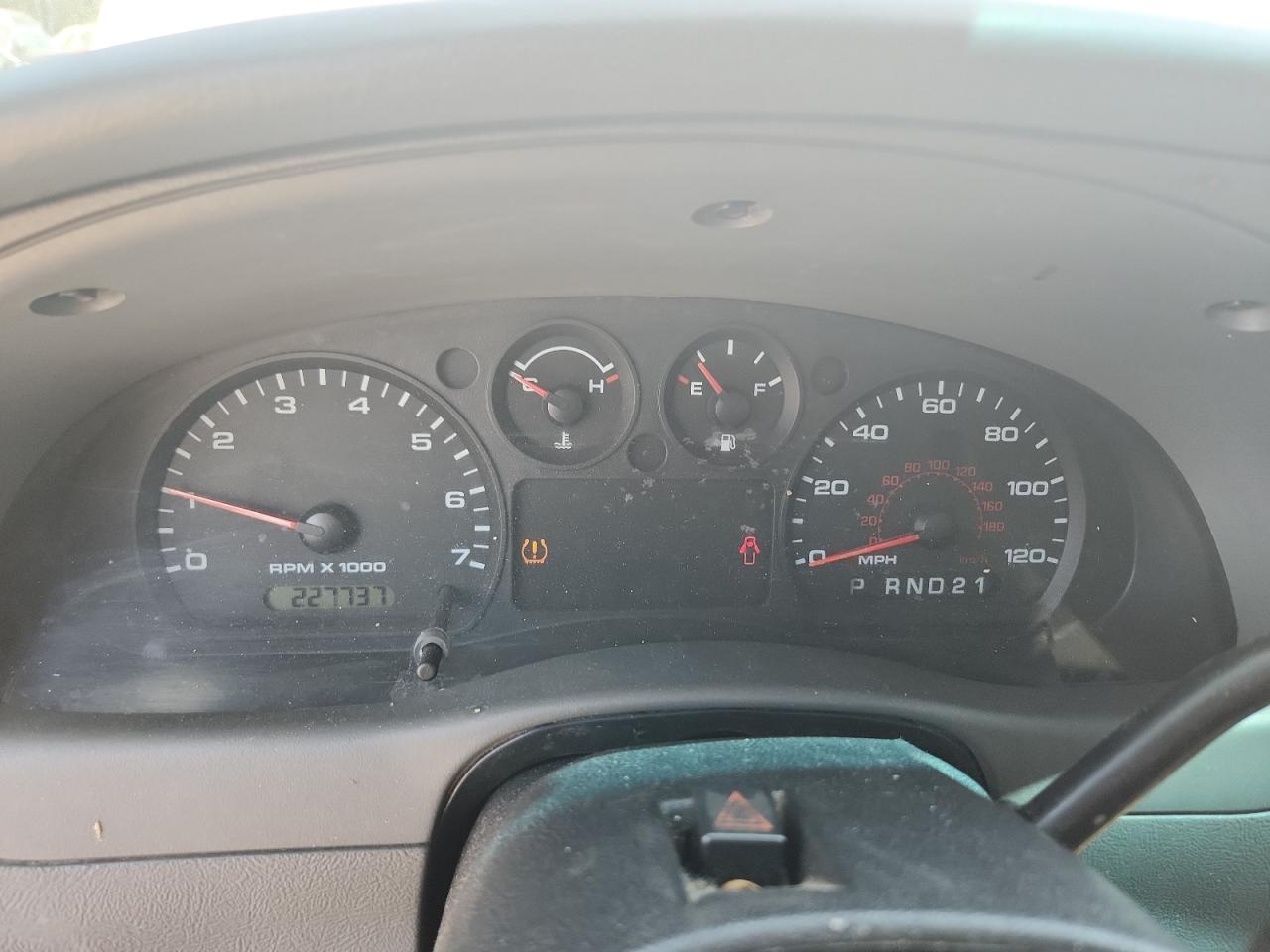 2011 Ford Ranger Super Cab White vin: 1FTKR1ED9BPA41544 Damage: Warning - Tire Pressure, On, Unacceptable