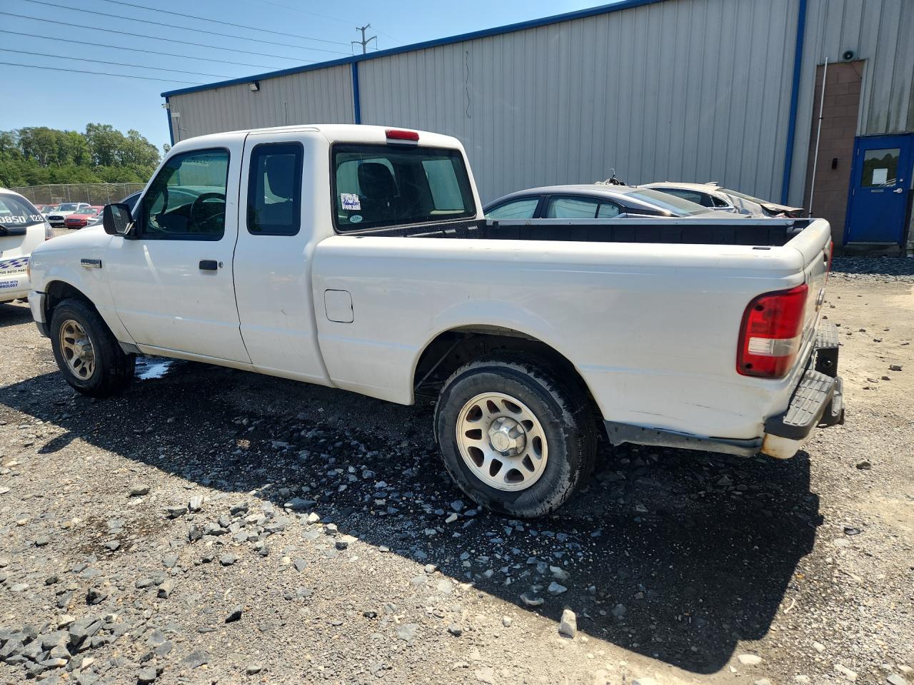 2011 Ford Ranger Super Cab White vin: 1FTKR1ED9BPA41544 Damage: Left Bed Side, Dent(S) W/ Paint Dmg, > 12 Inches