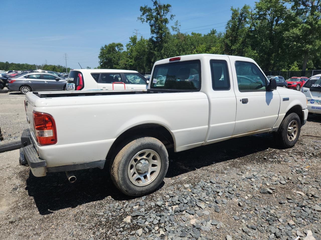 2011 Ford Ranger Super Cab White vin: 1FTKR1ED9BPA41544 Damage: Right Bed Side, Multiple Dents/Paint Damage, 3