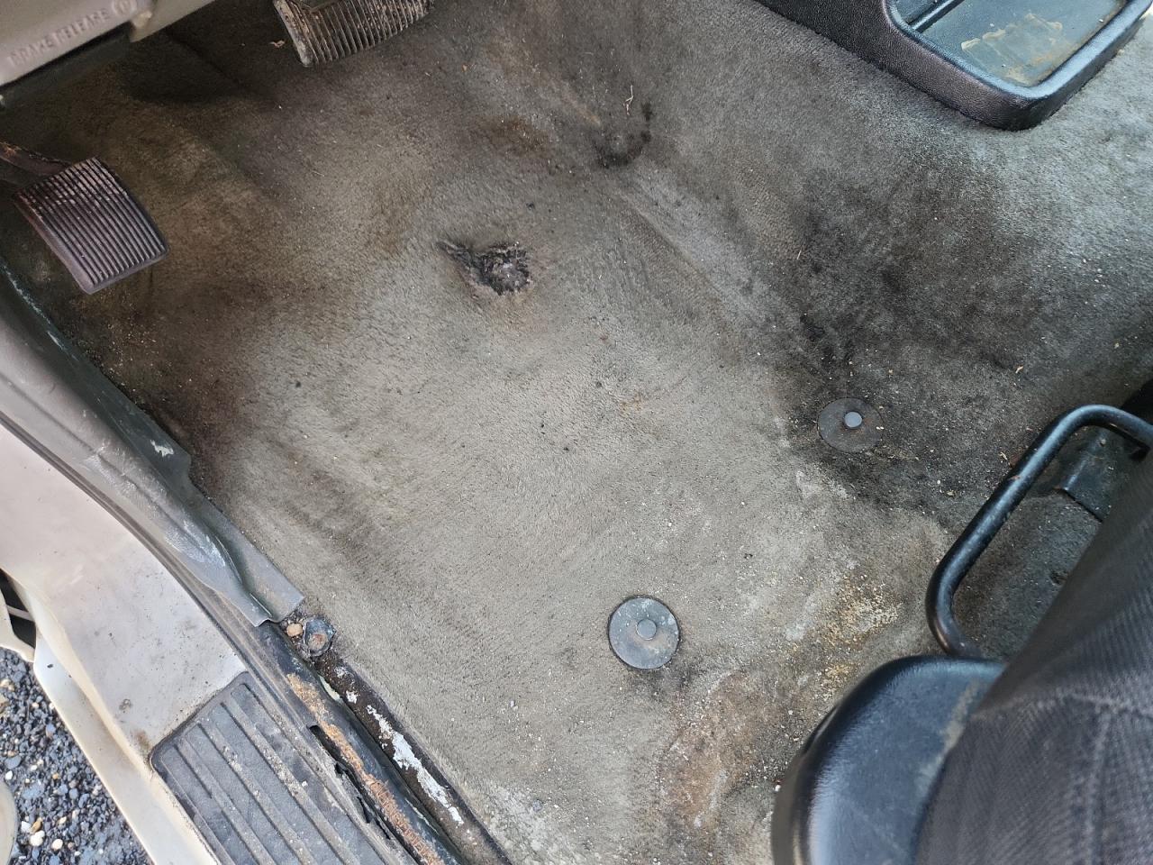 2011 Ford Ranger Super Cab White vin: 1FTKR1ED9BPA41544 Damage: Left Front Carpet, Torn, 3 To 4 Inches