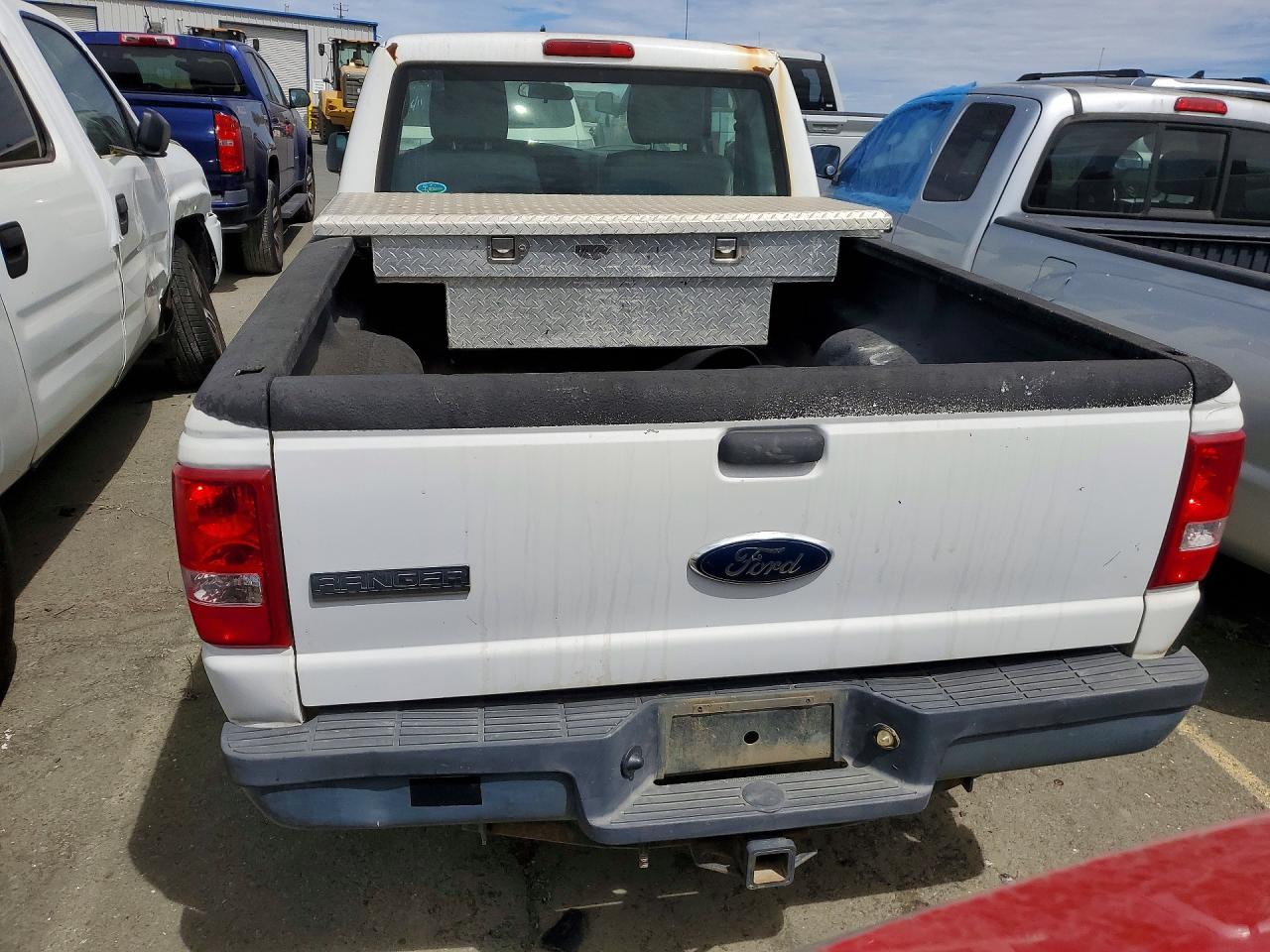 2011 Ford Ranger Super Cab White vin: 1FTKR1EDXBPA62239