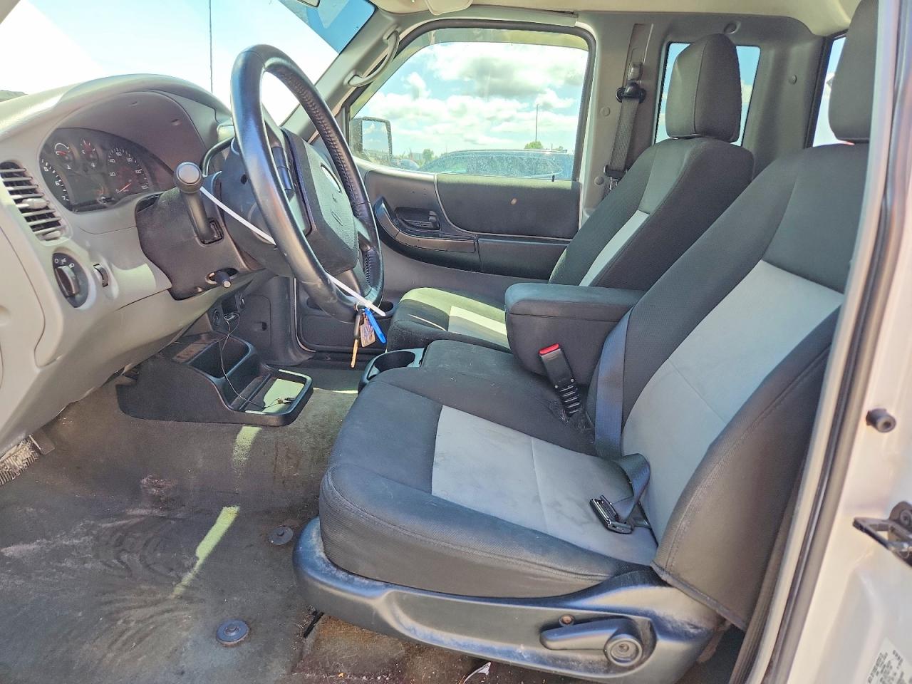 2011 Ford Ranger Super Cab White vin: 1FTKR1EE3BPB20829