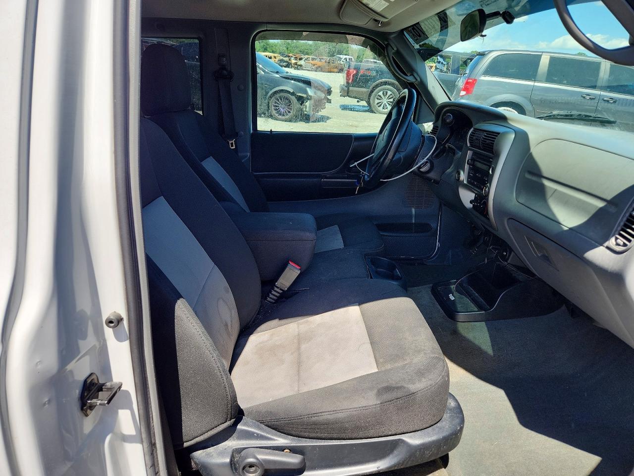 2011 Ford Ranger Super Cab White vin: 1FTKR1EE3BPB20829