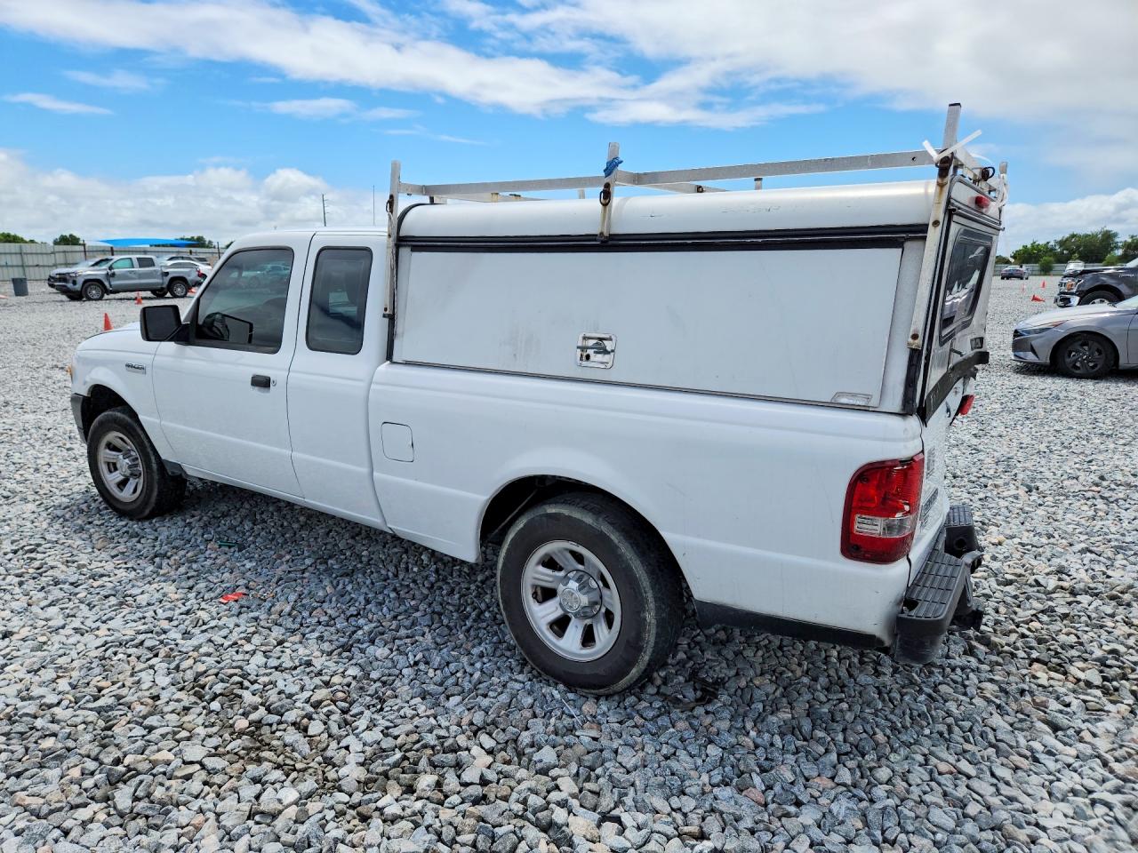 2011 Ford Ranger Super Cab White vin: 1FTKR1EE4BPA10744