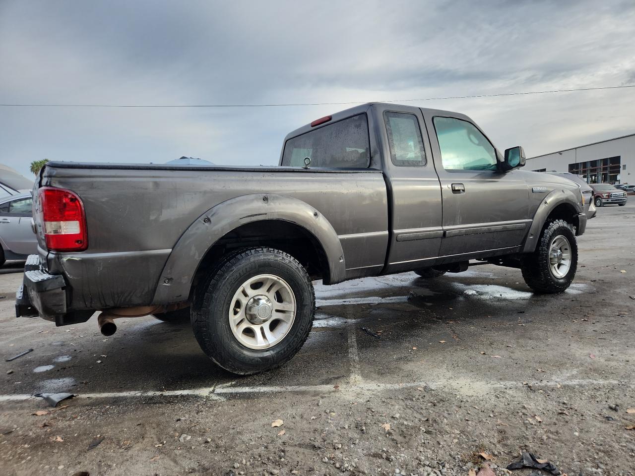 2011 Ford Ranger Super Cab Gray vin: 1FTKR1EE6BPA29554 Damage: Right Bed Side, Dent(S) W/ Paint Dmg, 8 To 9 Inches