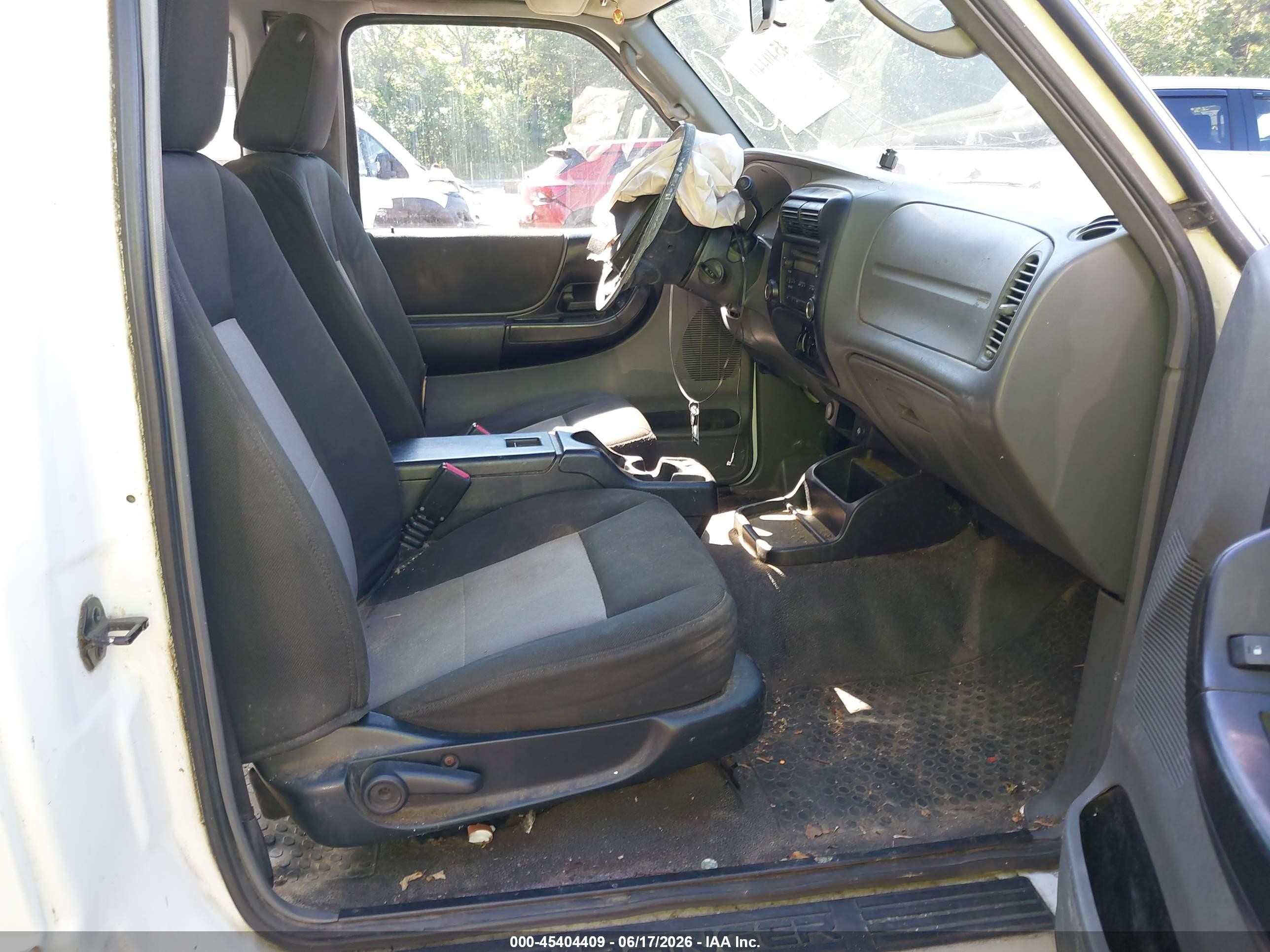 2010 Ford Ranger   White vin: 1FTKR1EEXAPA65164