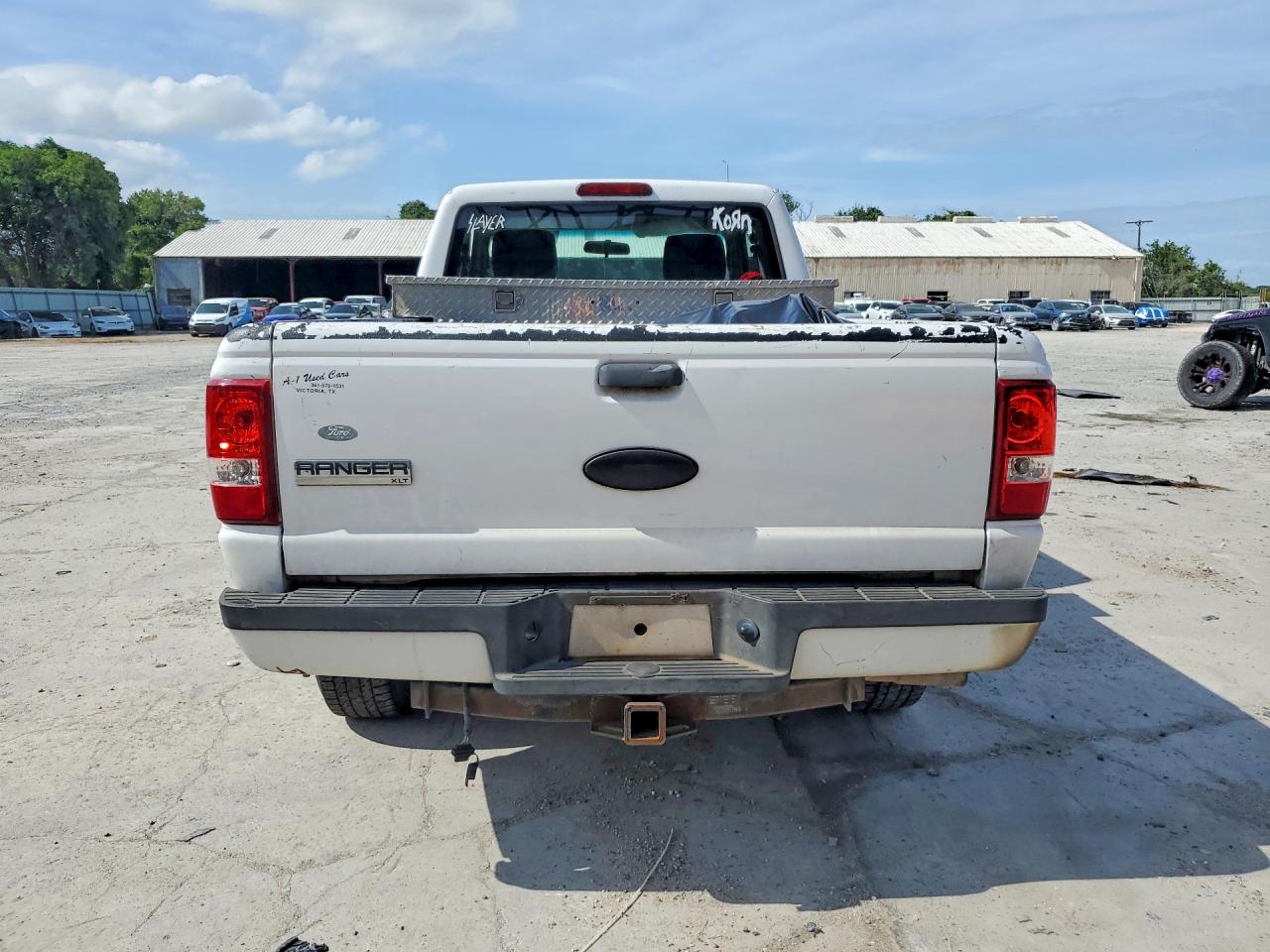 2011 Ford Ranger Super Cab White vin: 1FTKR1EEXBPA89854