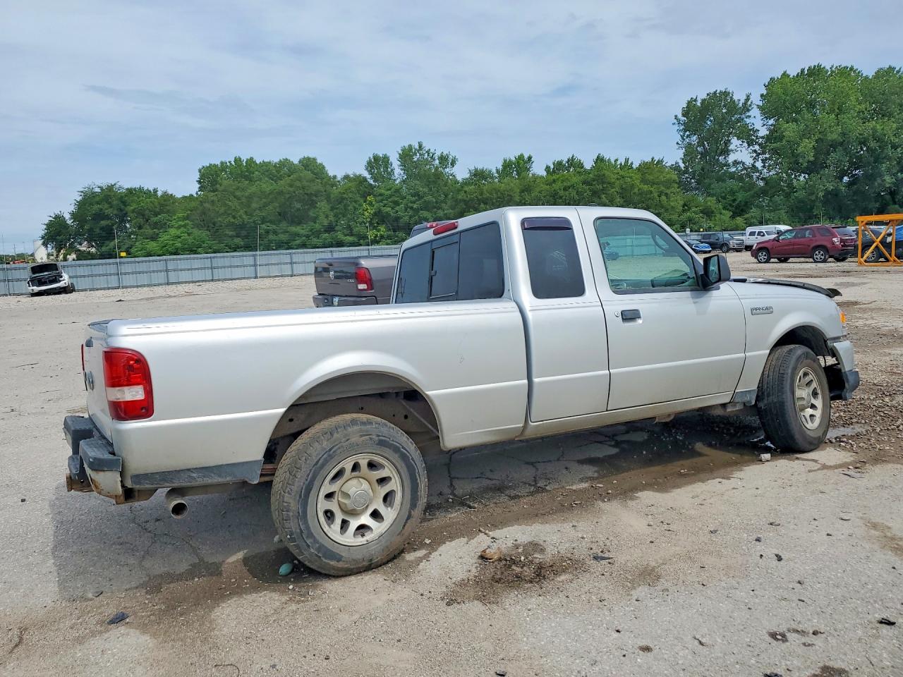 2010 Ford Ranger Super Cab Silver vin: 1FTKR4EE6APA32177