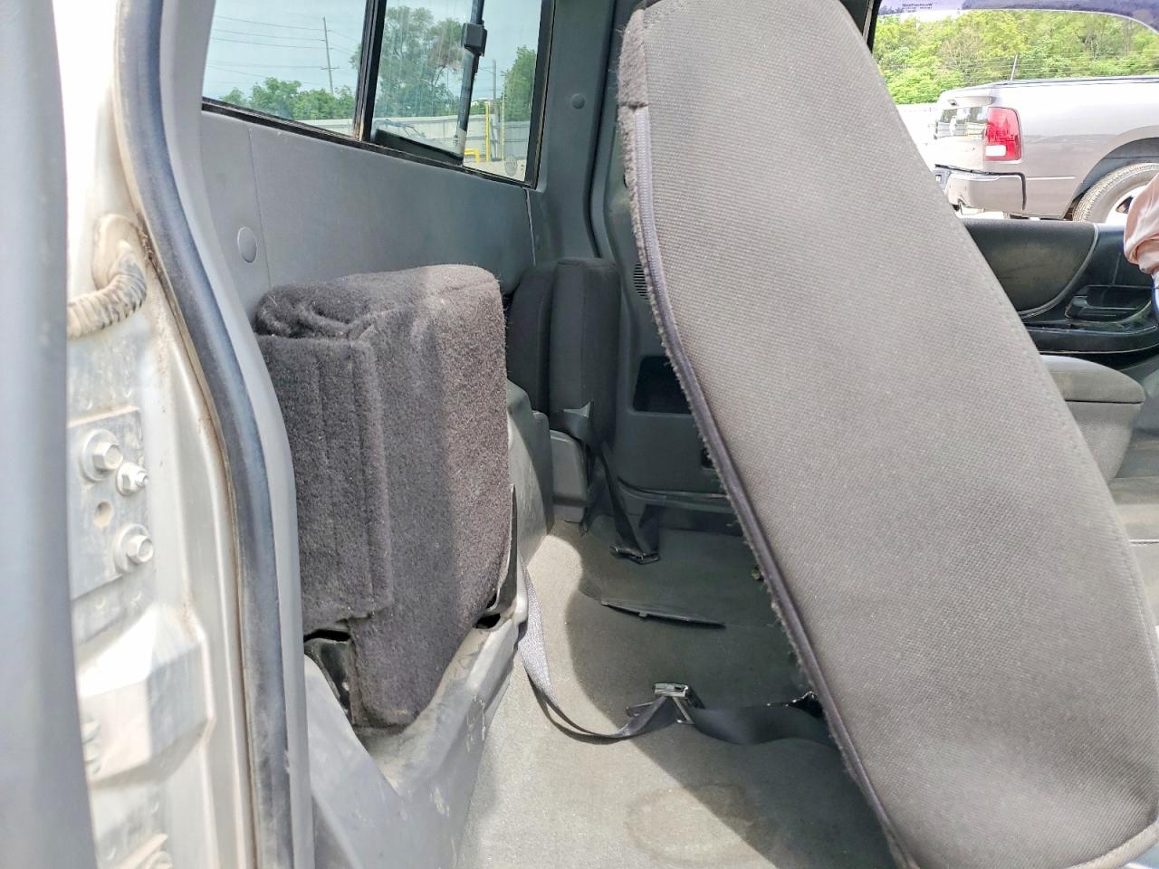 2010 Ford Ranger Super Cab Silver vin: 1FTKR4EE6APA32177