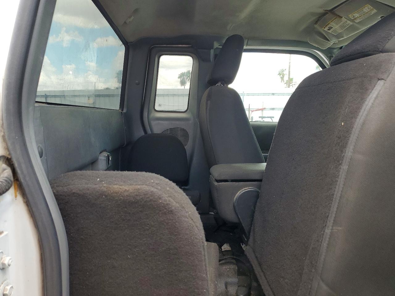 2011 Ford Ranger Super Cab White vin: 1FTKR4EE6BPA46582