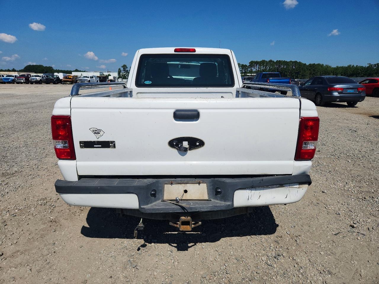 2011 Ford Ranger Super Cab White vin: 1FTKR4EE7BPA56604