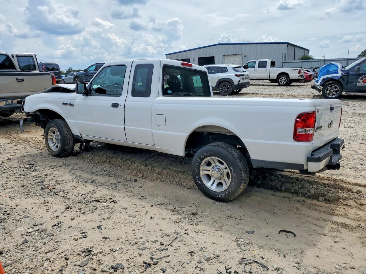 2010 Ford Ranger Super Cab White vin: 1FTKR4EEXAPA75372