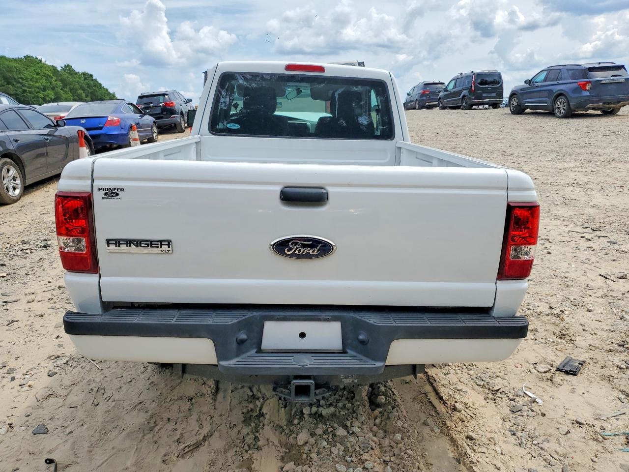 2010 Ford Ranger Super Cab White vin: 1FTKR4EEXAPA75372