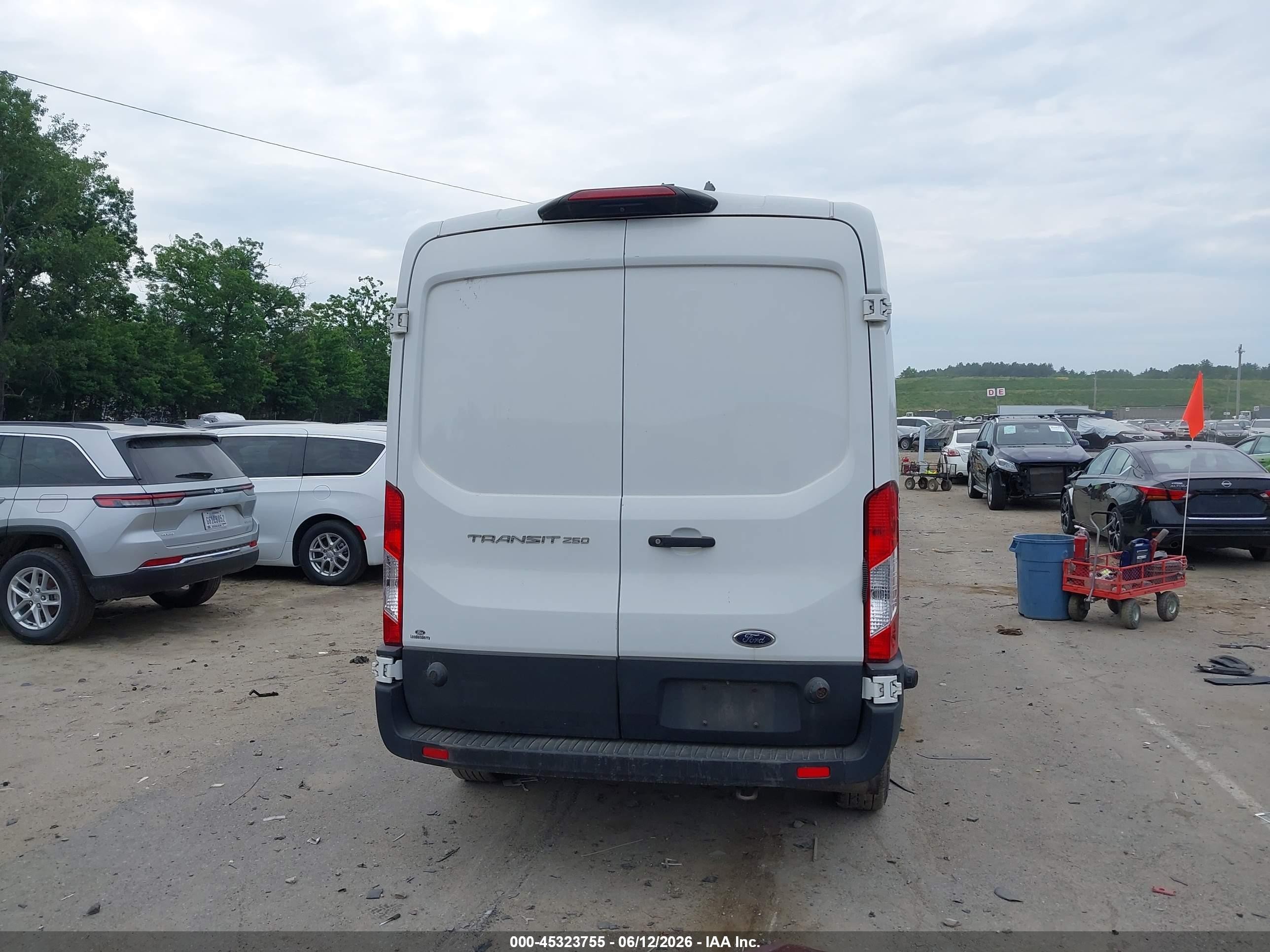 2020 Ford Transit-250   White vin: 1FTLR1C85LKA74050