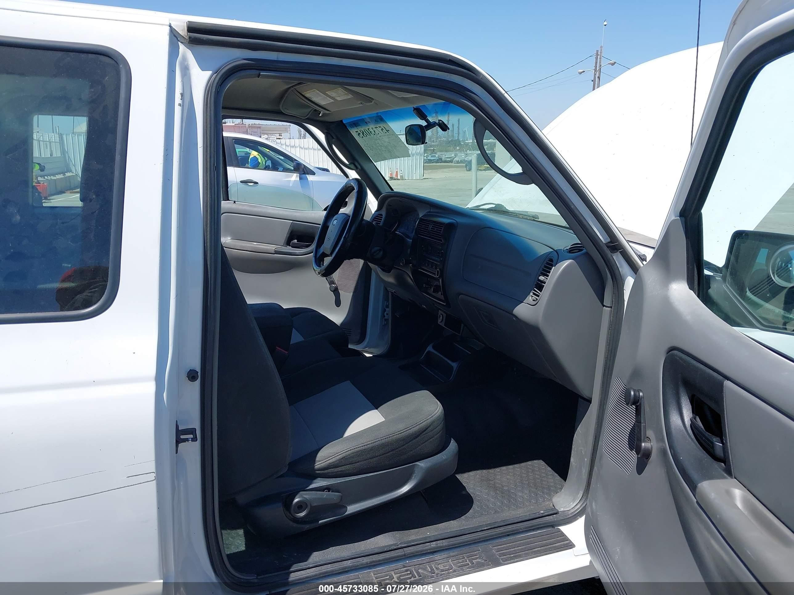2011 Ford Ranger Xl White vin: 1FTLR1EE6BPB16858