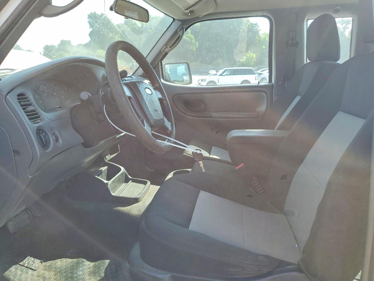 2011 Ford Ranger Super Cab White vin: 1FTLR1FE4BPA26090
