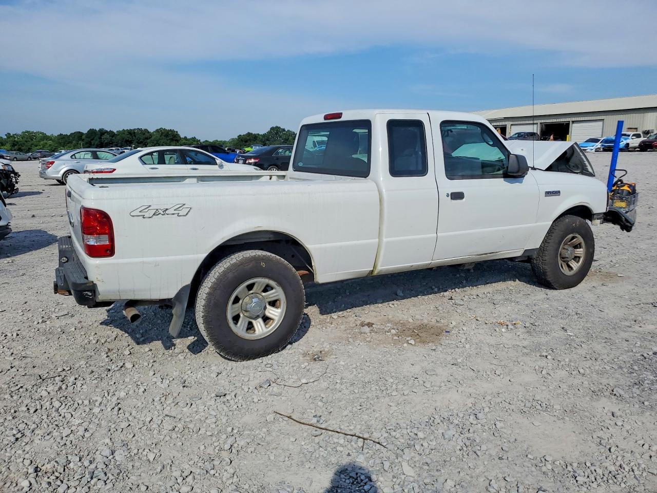 2011 Ford Ranger Super Cab White vin: 1FTLR1FE4BPA26090