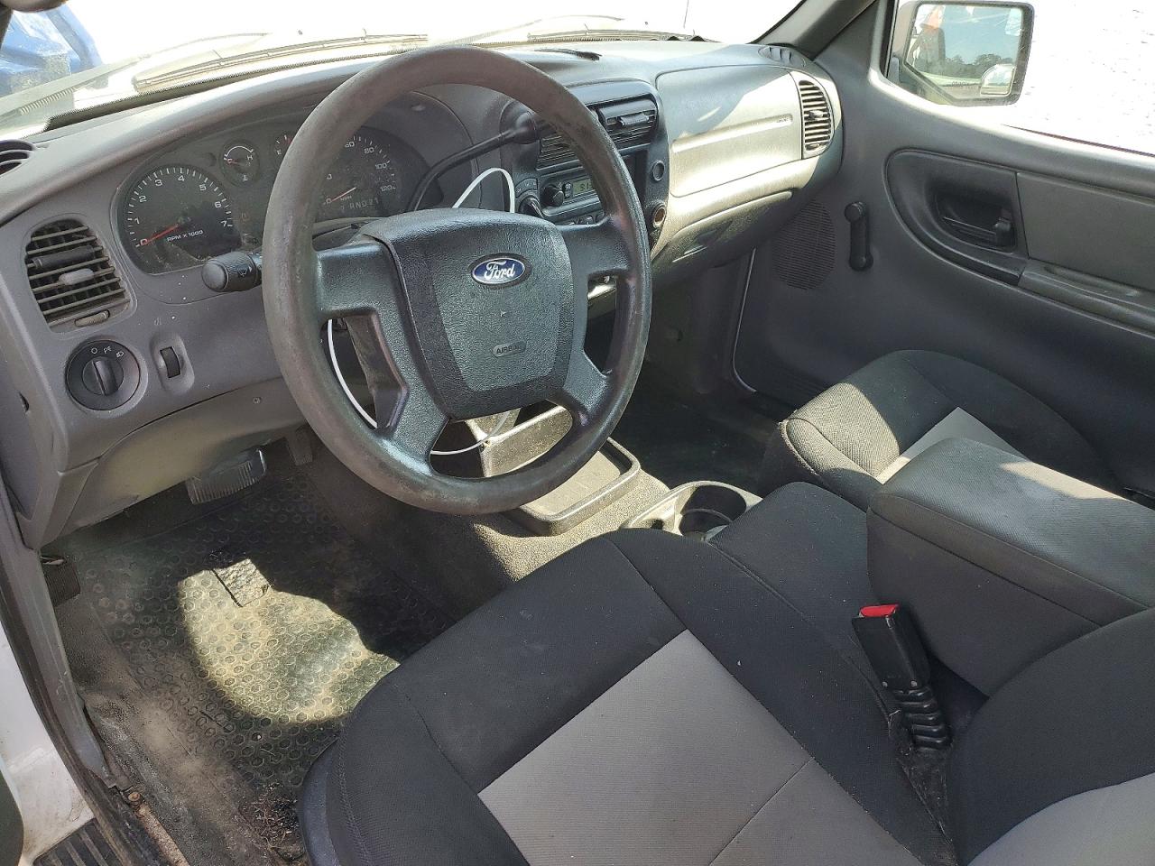 2011 Ford Ranger Super Cab White vin: 1FTLR1FE4BPA26090