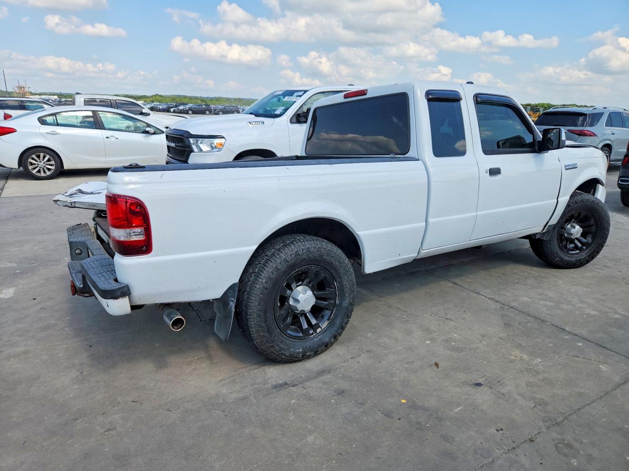 2010 Ford Ranger Super Cab White vin: 1FTLR4FE1APA78809