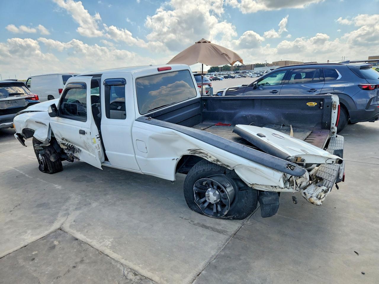 2010 Ford Ranger Super Cab White vin: 1FTLR4FE1APA78809