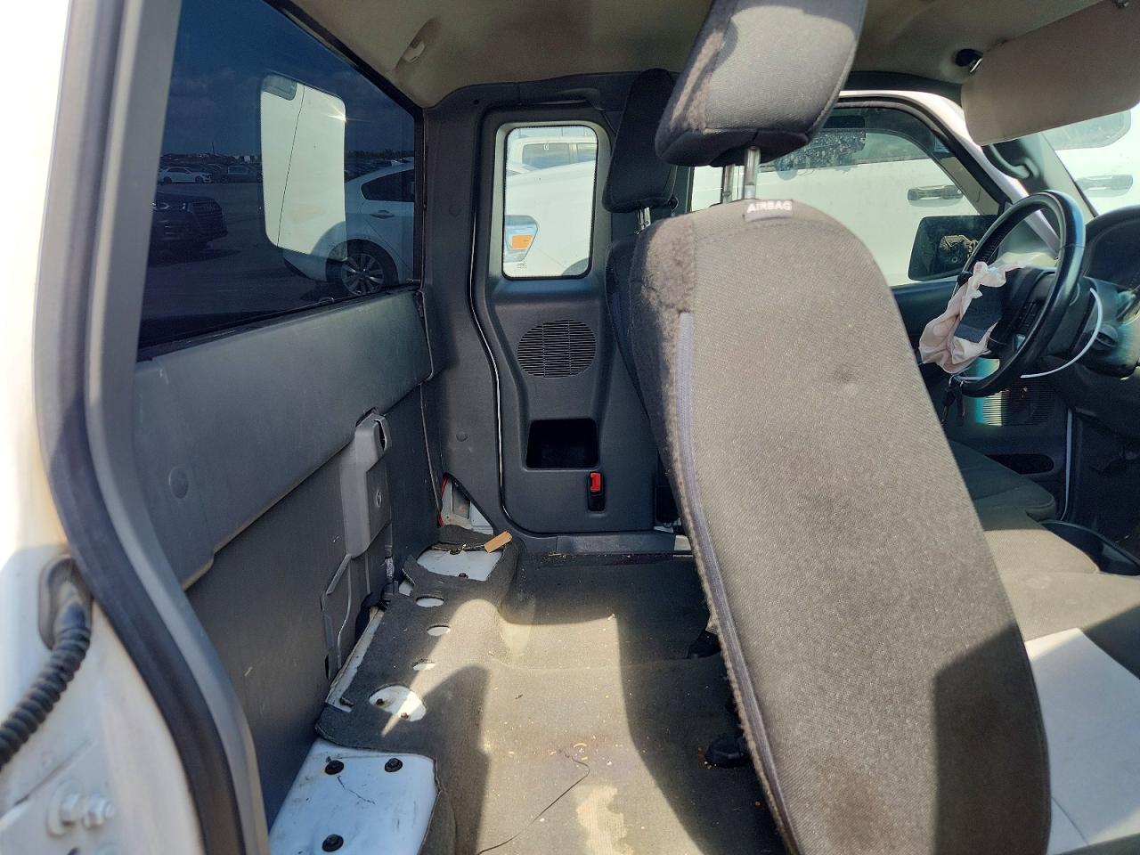 2010 Ford Ranger Super Cab White vin: 1FTLR4FE1APA78809