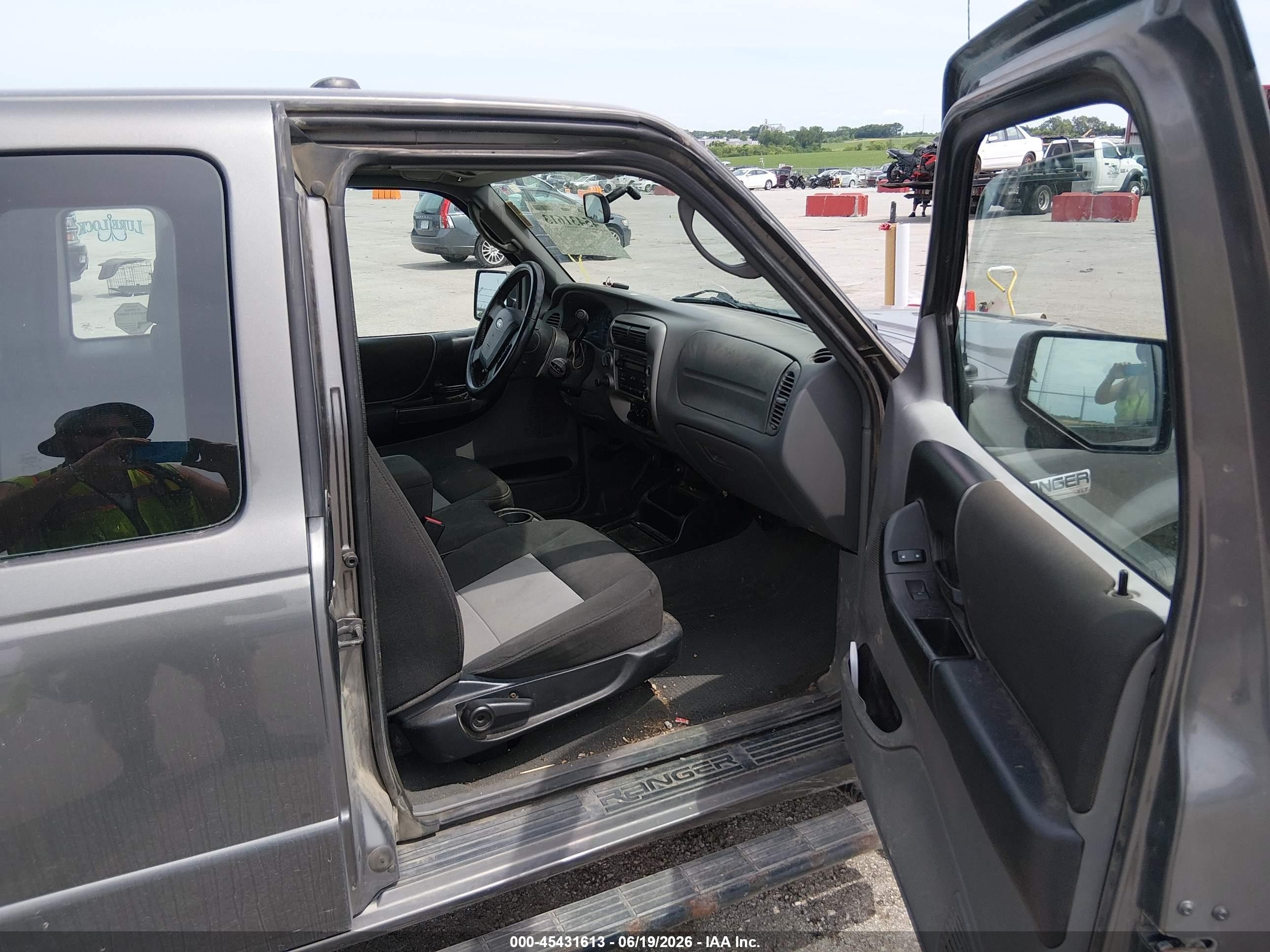 2011 Ford Ranger Super Cab Gray vin: 1FTLR4FE1BPA30860