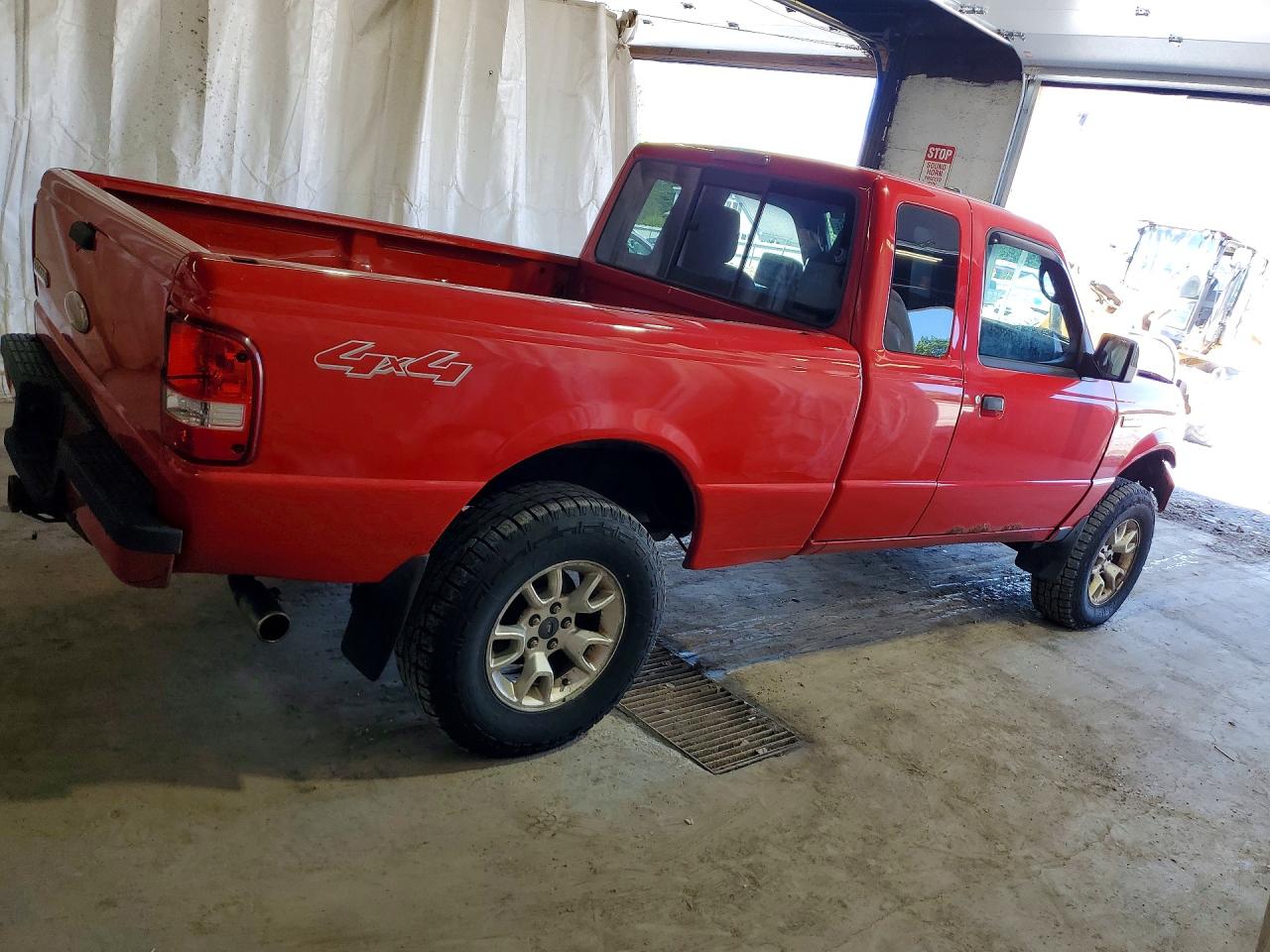 2011 Ford Ranger Super Cab Red vin: 1FTLR4FE2BPB19918