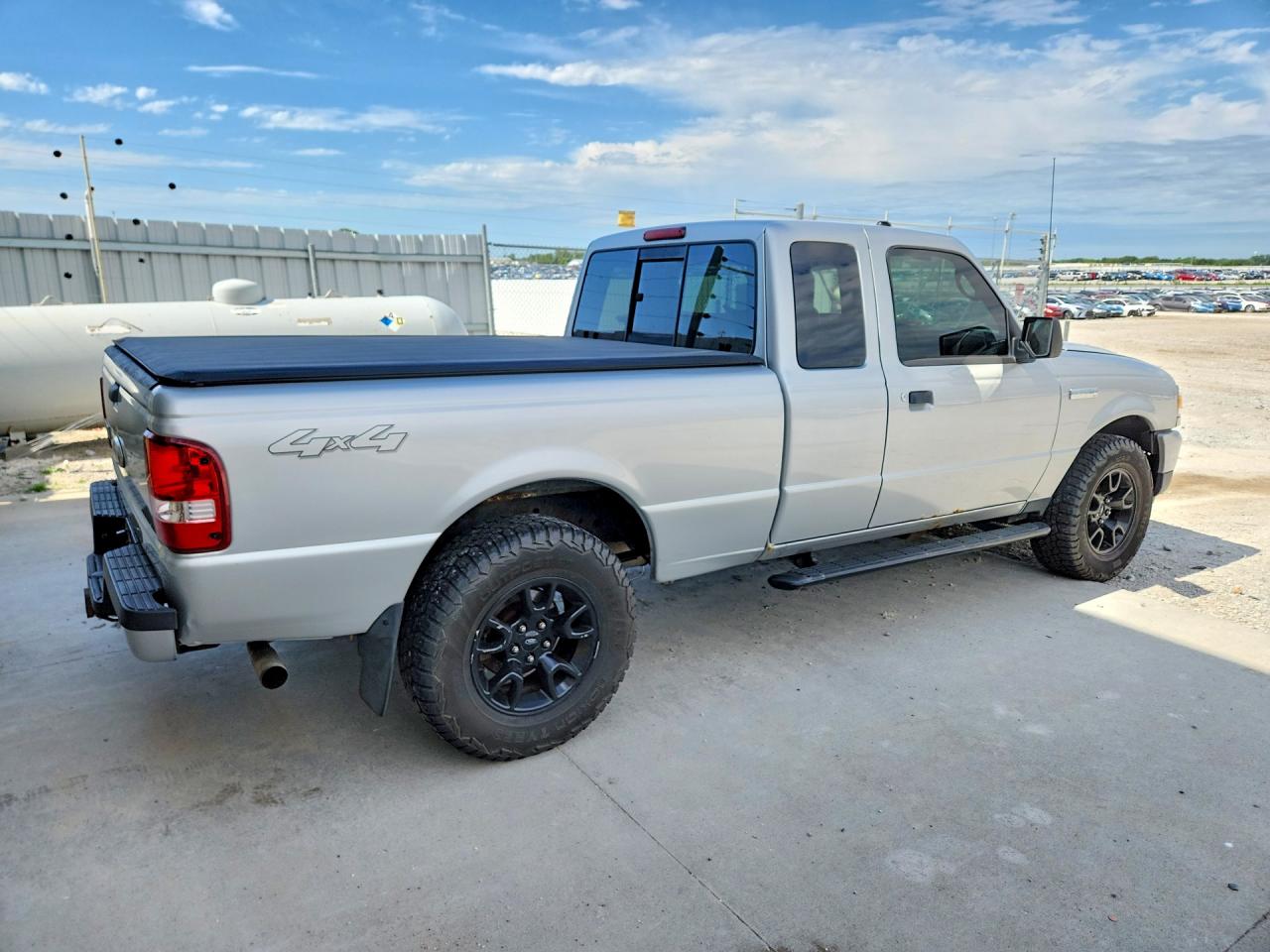 2010 Ford Ranger Super Cab Silver vin: 1FTLR4FE3APA05795