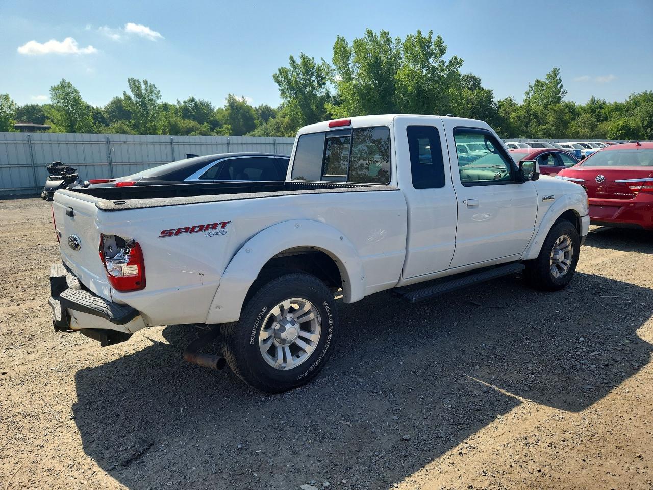 2010 Ford Ranger Super Cab White vin: 1FTLR4FE3APA25724