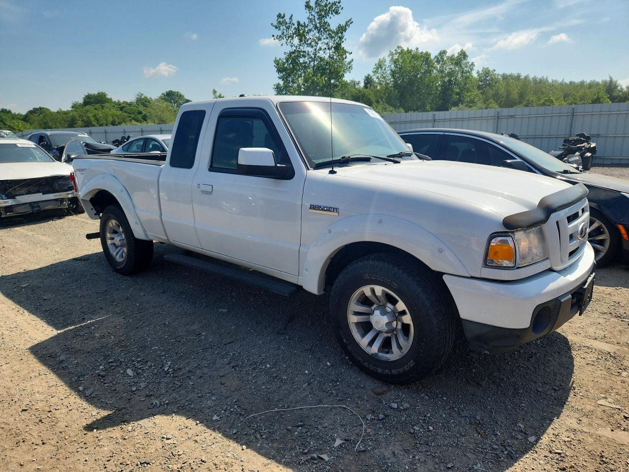 2010 Ford Ranger Super Cab White vin: 1FTLR4FE3APA25724