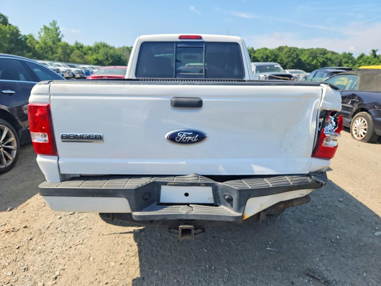 2010 Ford Ranger Super Cab White vin: 1FTLR4FE3APA25724