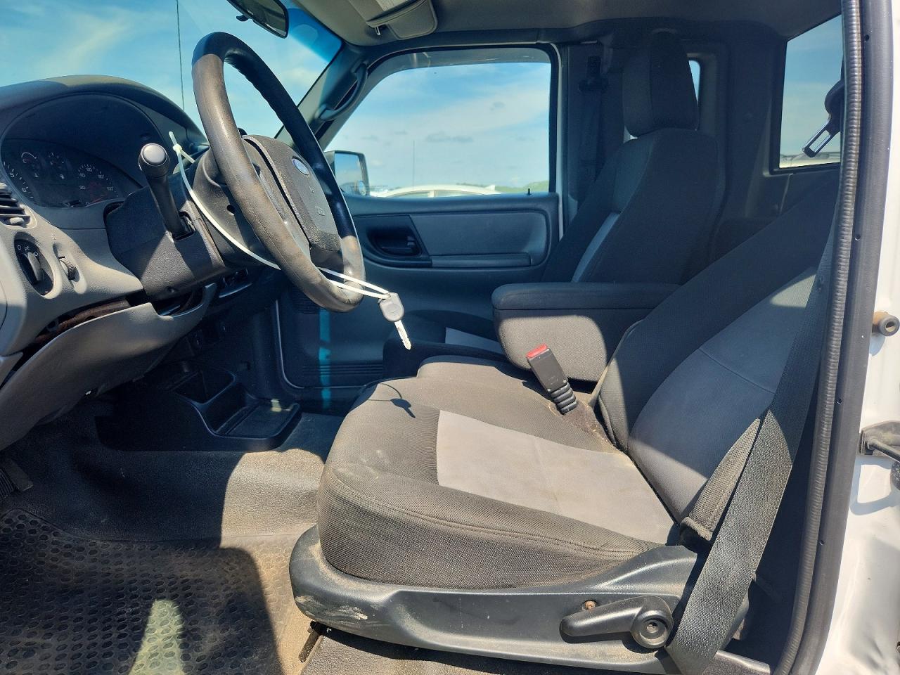 2010 Ford Ranger Super Cab White vin: 1FTLR4FE3APA25724