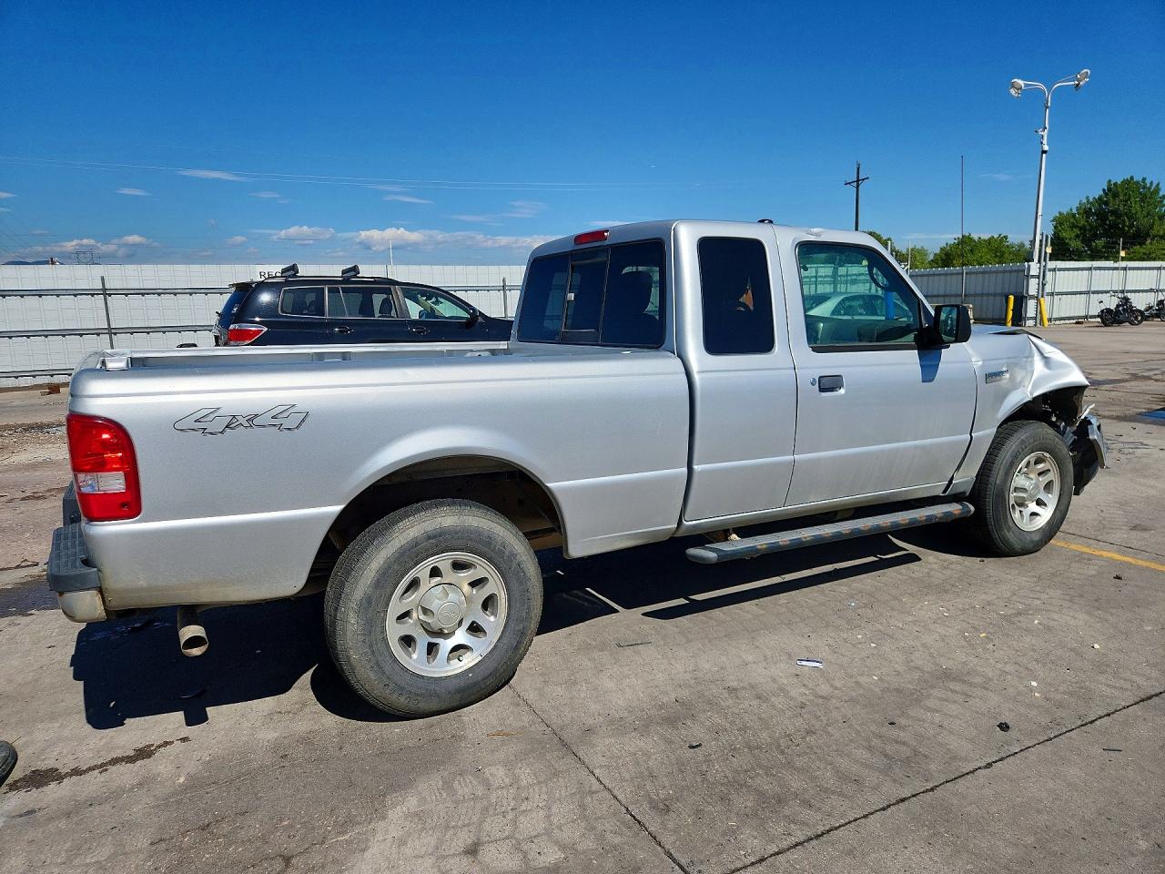2011 Ford Ranger Super Cab Silver vin: 1FTLR4FE3BPA81499