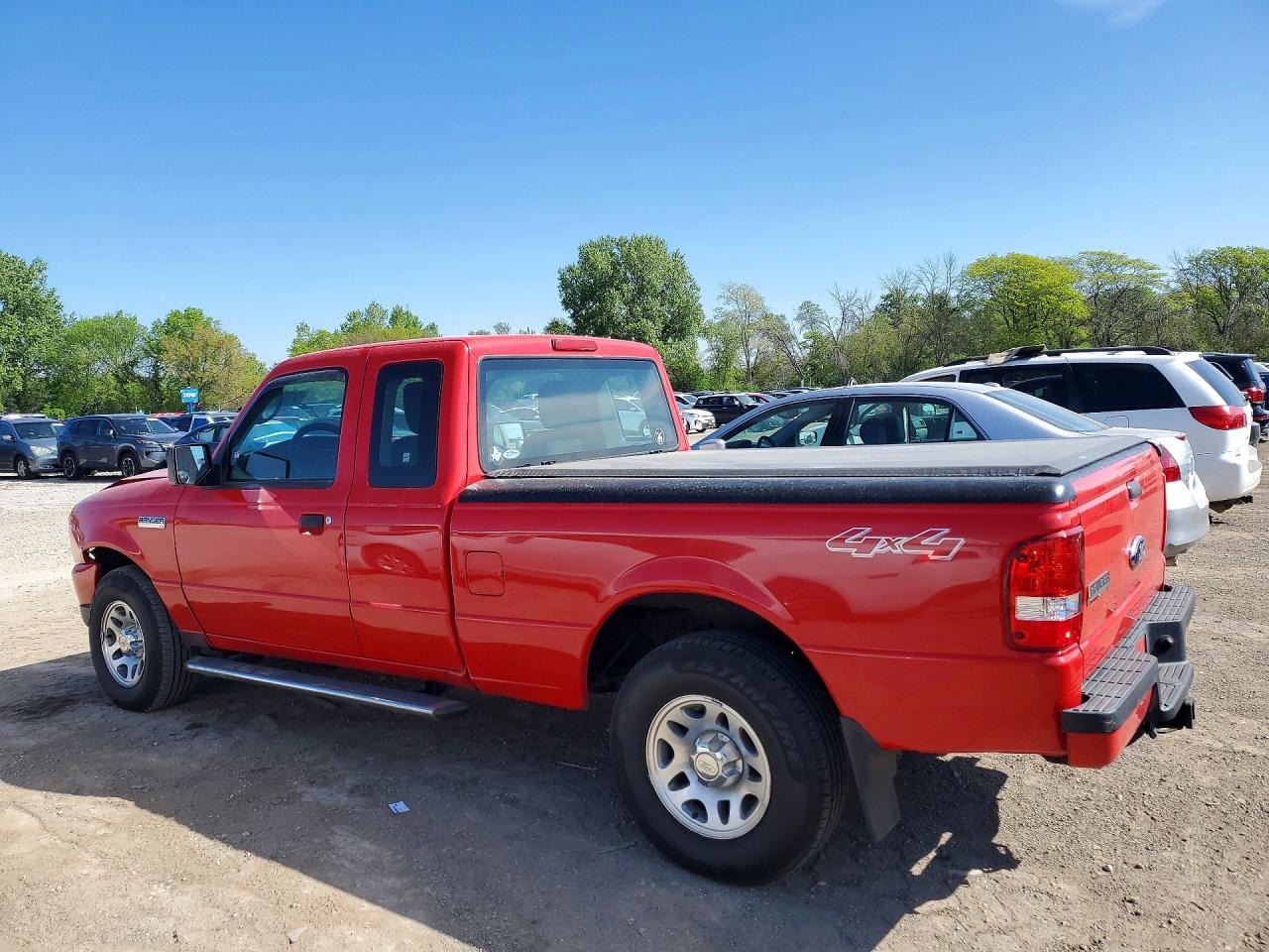 2010 Ford Ranger Super Cab Red vin: 1FTLR4FE6APA09744