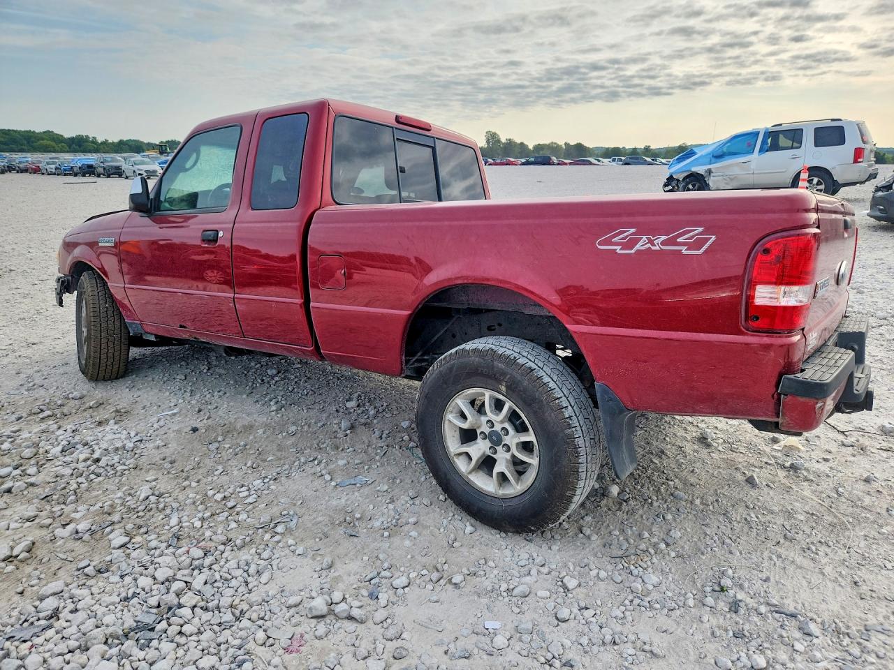 2011 Ford Ranger Super Cab Red vin: 1FTLR4FE6BPB04760